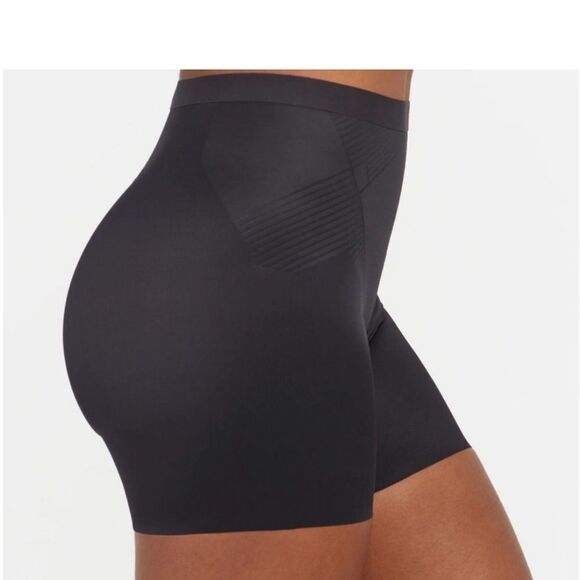 NWT SPANX Thinstincts® 2.0 Mid-Thigh Short in Black Small $58 - Picture 3 of 4